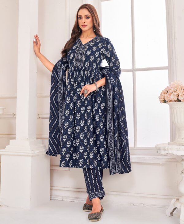 Women Cotton Blend Kurta Pant Dupatta Set